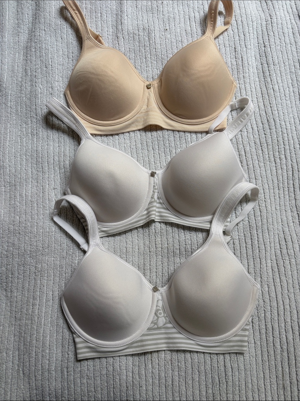 Breezies set of three Everyday Smooth T-Shirt Bra - Nude and white underwire Set
